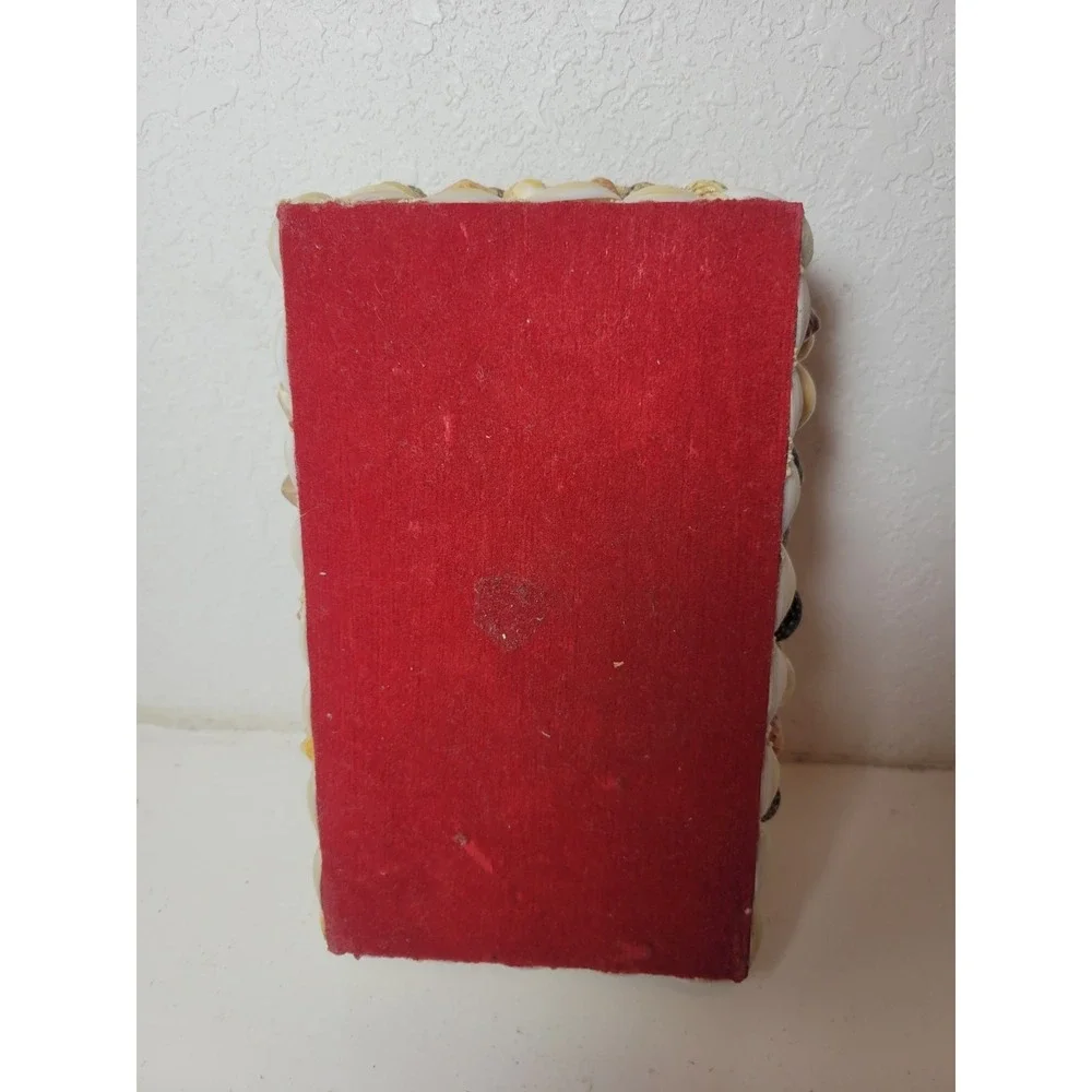 Vintage‎ Sea Shell  Trinket Jewelry Red  Felt Lining